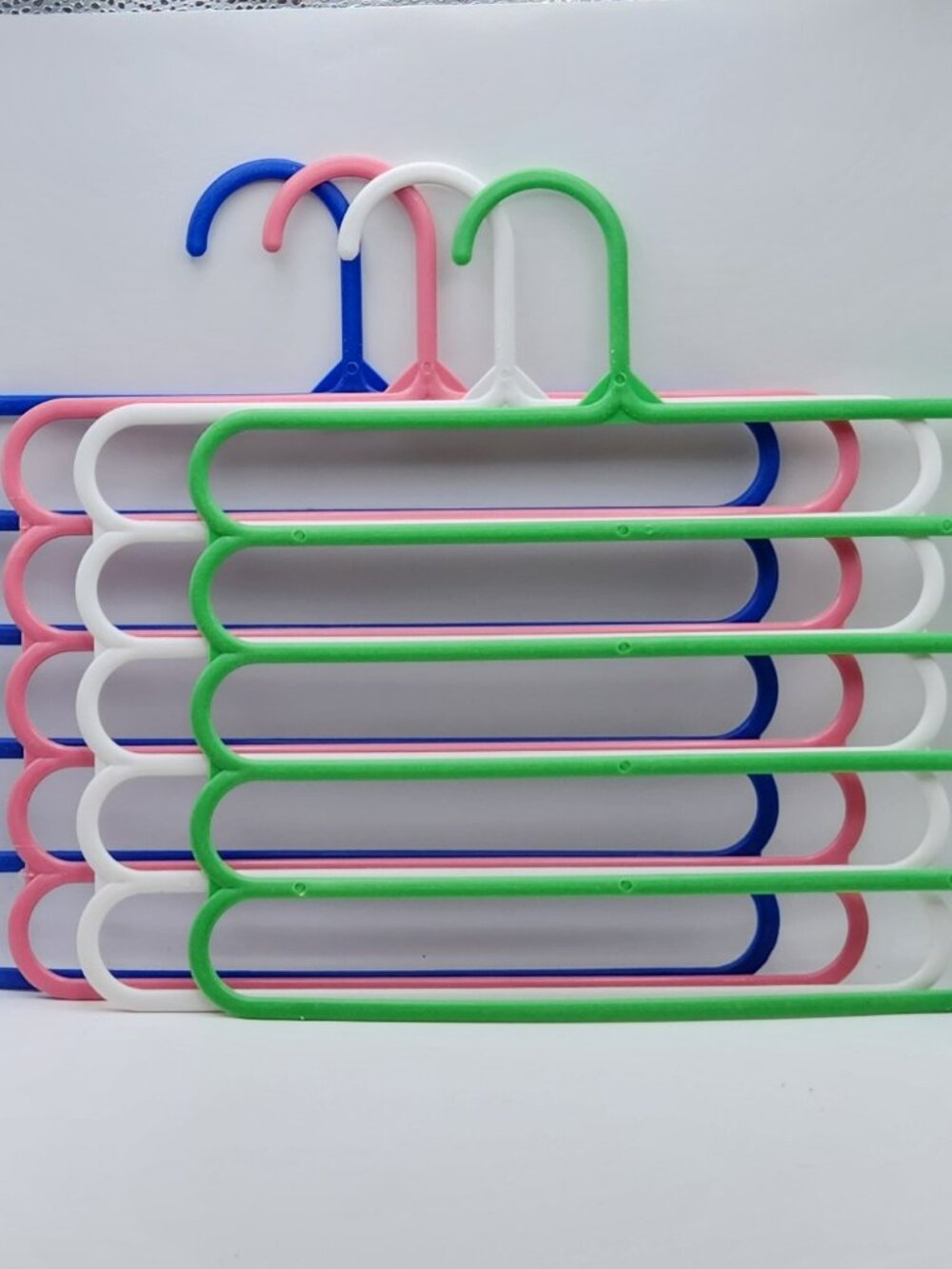 Set of four hangers ideal for scarves, accessories, belts, large jewelry NEW
